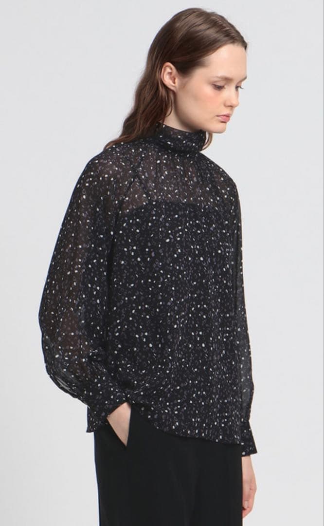 theory luxe 2024 シアー素材スタンドカラーブラウス