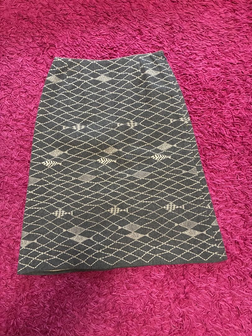 ミナ❗️mina‼️魚模様 刺繍グレー タイトスカート❗️