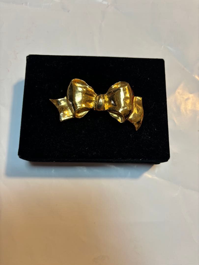CHANEL ゴールド リボン型ブローチ