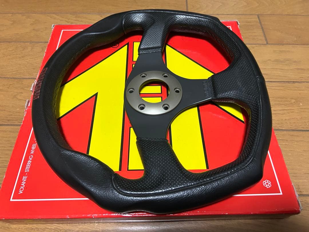 momoステアリング