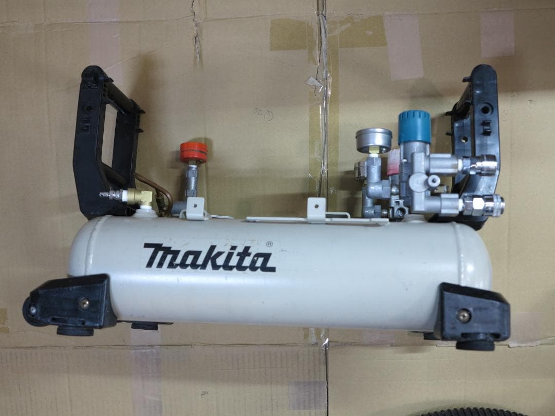 マキタ AC401XL の サブタンク 仕様 高圧/常圧