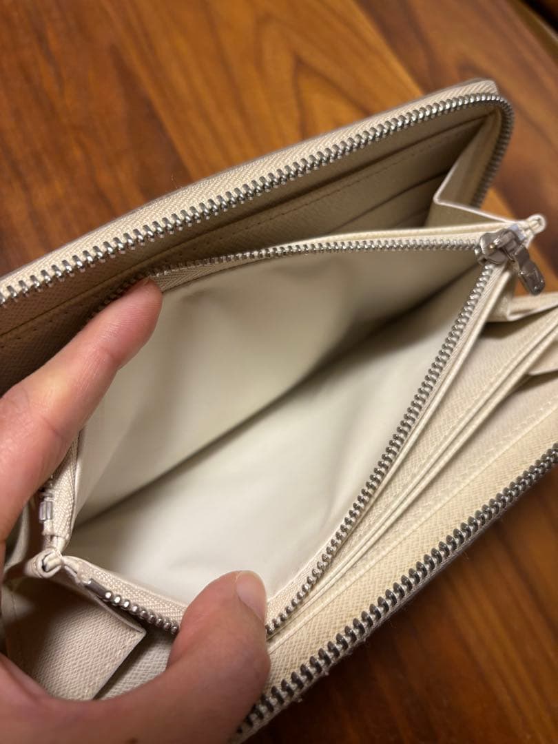 Louis Vuitton エピレザー 長財布 ホワイト