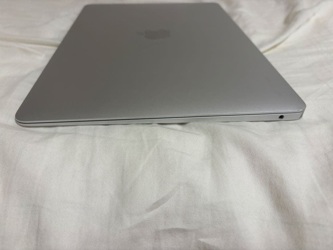 Apple MacBook Air 13.3インチ Intel Core i3