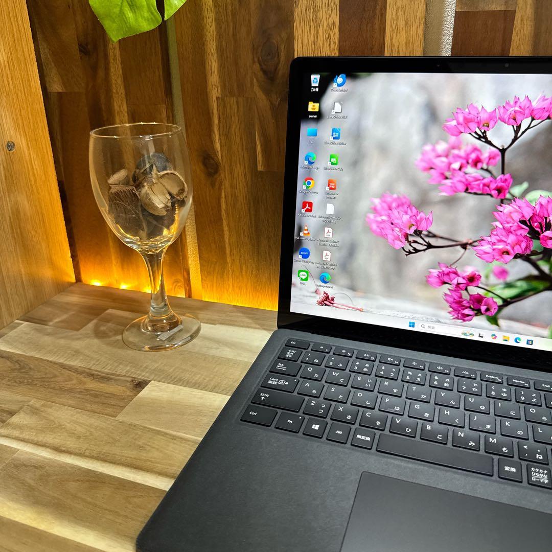 大人気‼️Surface Laptop2☘ブラック☘タッチパネル式☘ノートパソコン