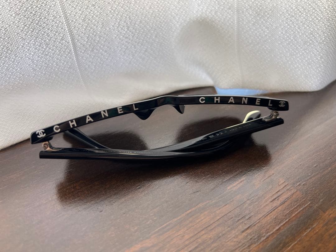 CHANEL ブラック サングラス スクエア型