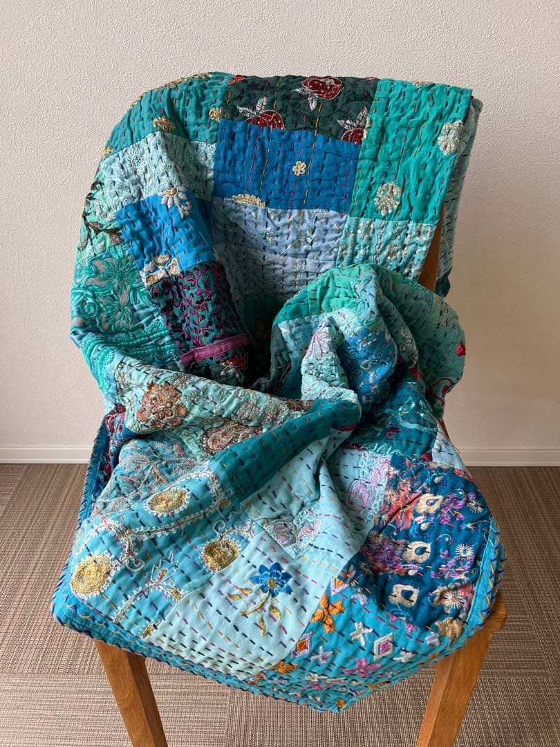 【ほぼ未使用】エンブロイダリー　ターコイズ　パッチワークカンタキルトマルチカバ