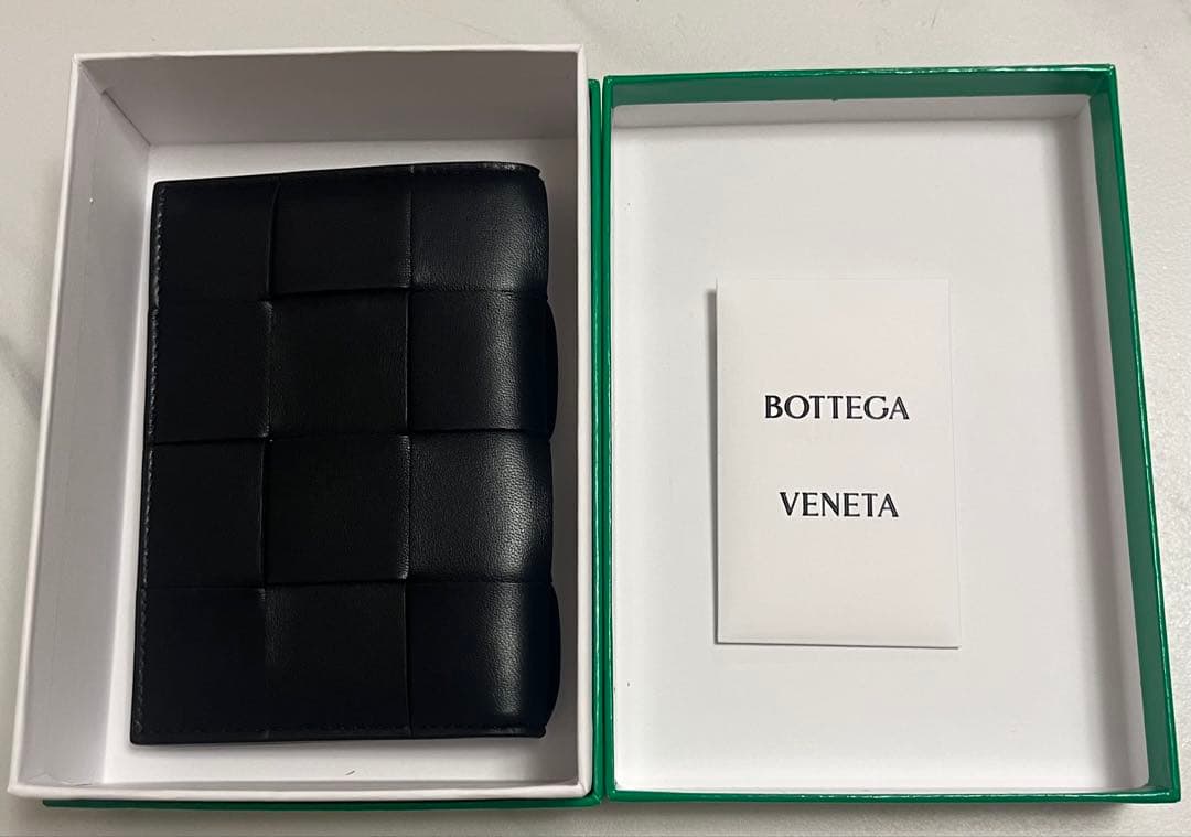 BOTTEGA VENETA ボッテガ　パスポートケース　ブラック