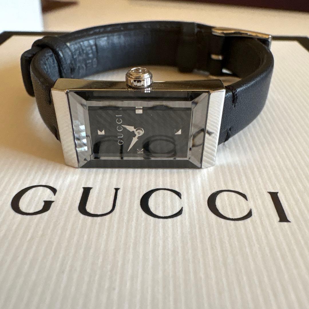 GUCCI ブラックレザー レクタングル時計