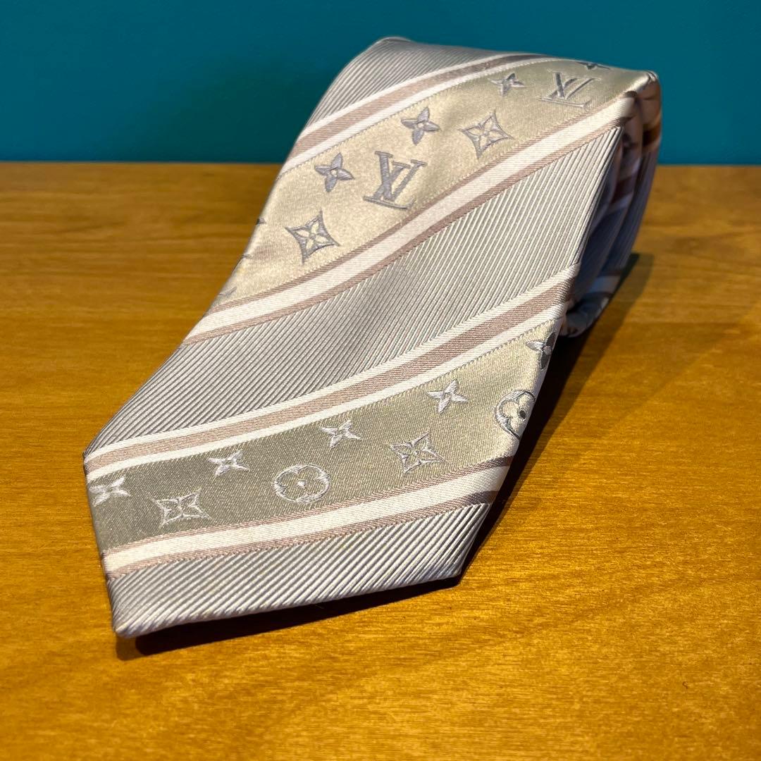 Louis Vuitton シルバー ネクタイ