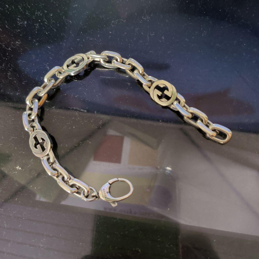 GUCCI ロゴ入りチェーンブレスレット