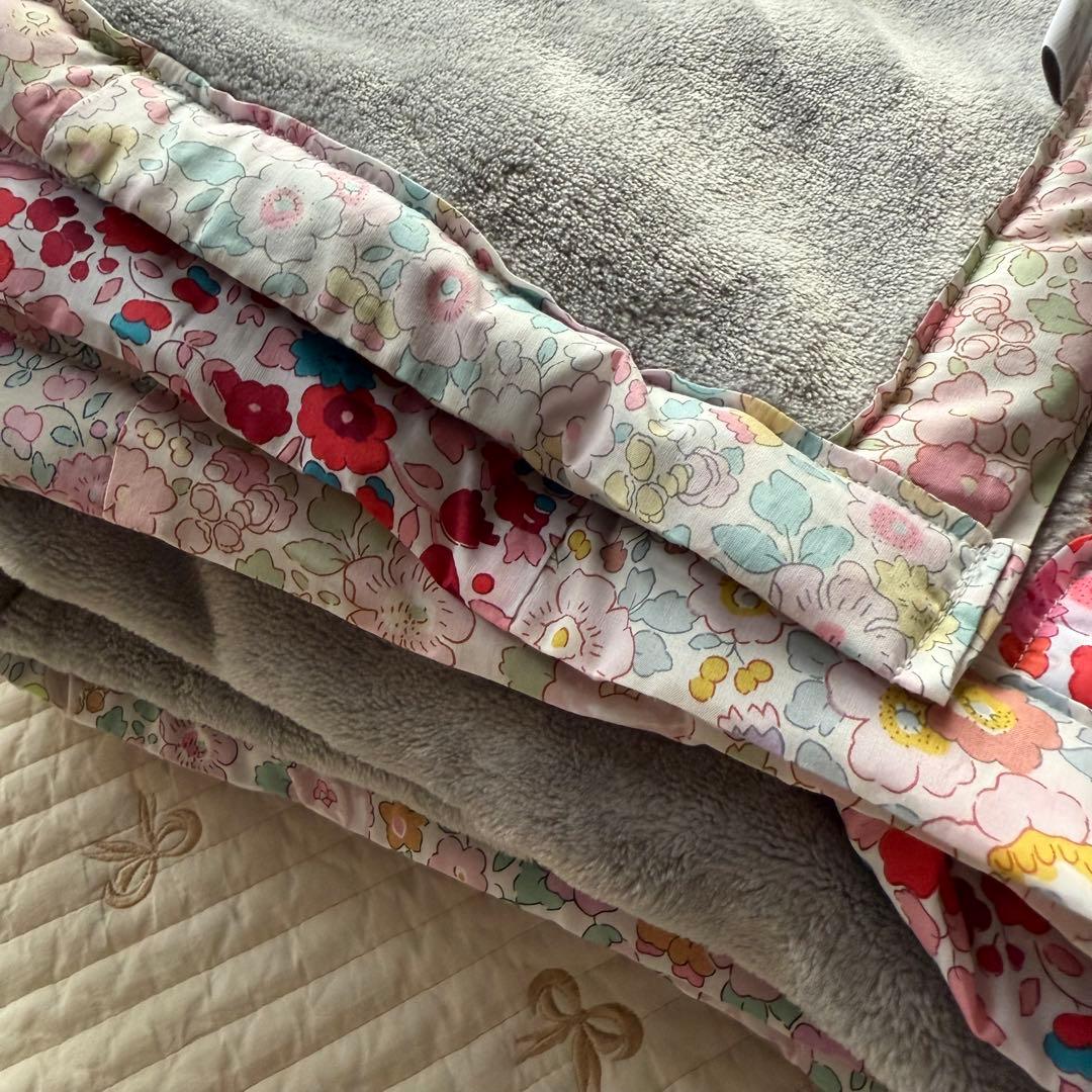 もかちゃん様❤オーダーページ　ハンドメイド　リバティ　毛布　ブランケット