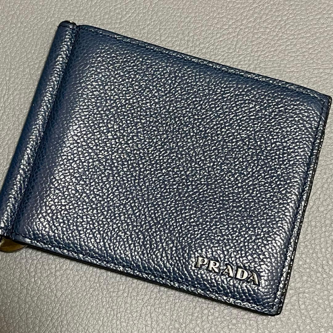 【未使用級】プラダ マネークリップ シボ ロゴ 金具 レザー ネイビー 黒 財布