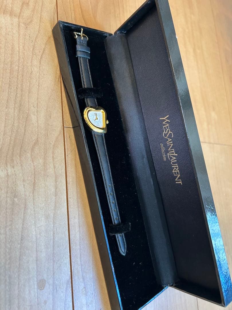 イブサンローラン　ハート型時計