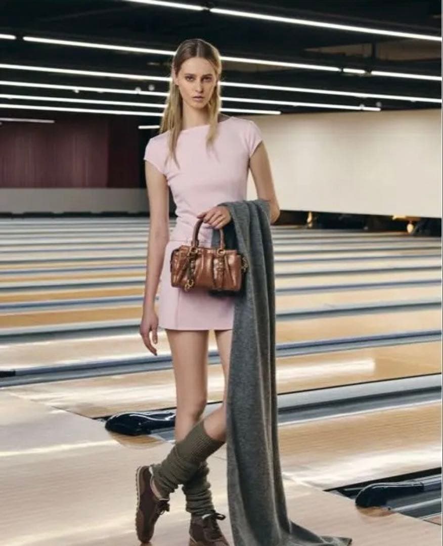 【新品】Charles&Keithブリットンルーシュドトップハンドルトートバッグ