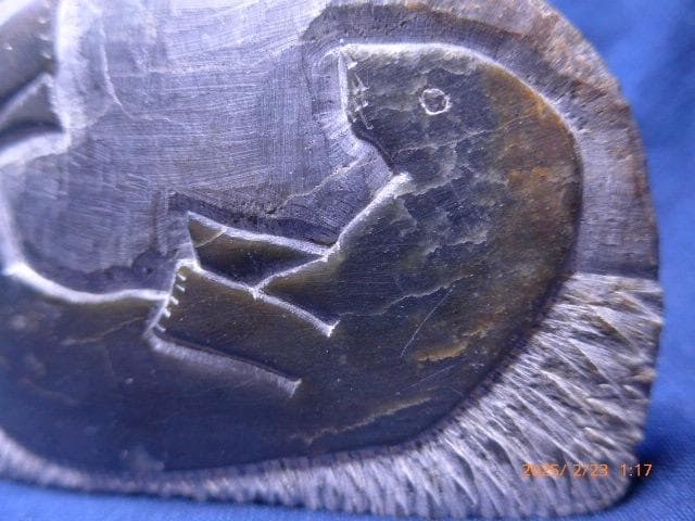 貴重なカナディアン　イヌイット／エスキモーのアザラシの石彫です