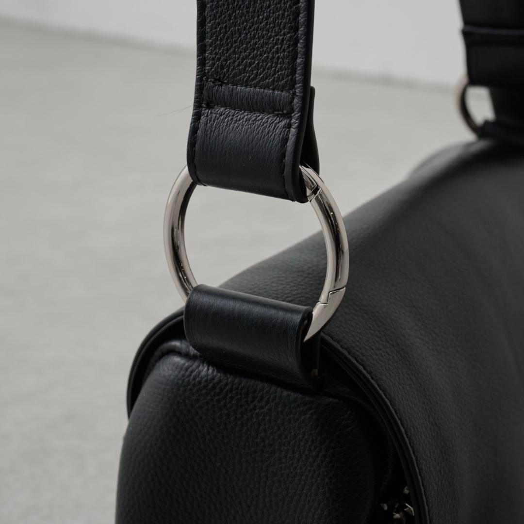 【新品未開封】ビアズリー レザーリングボディバッグ ブラック