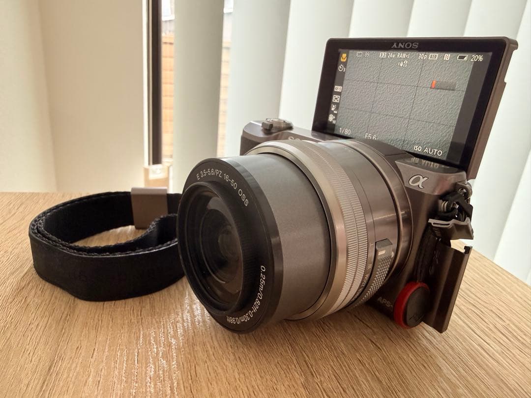 SONY α5100 ミラーレスカメラ 本体と付属品