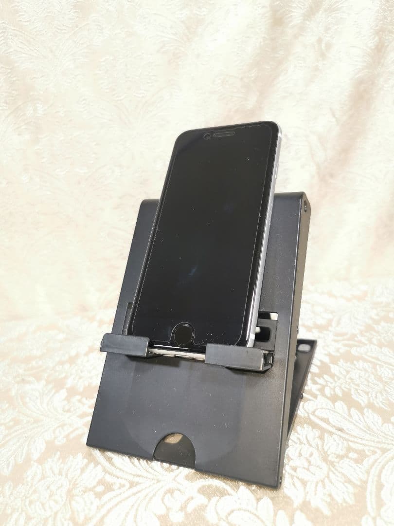 iPhone SE 本体　a2296 64gb　シルバー　ホワイト