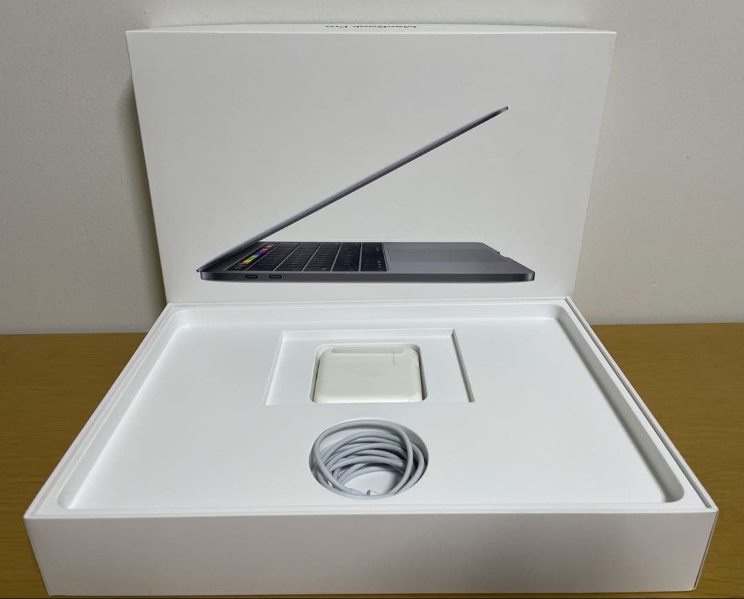 美品 MacBook Pro 2020 Core i7/16GB/500GB