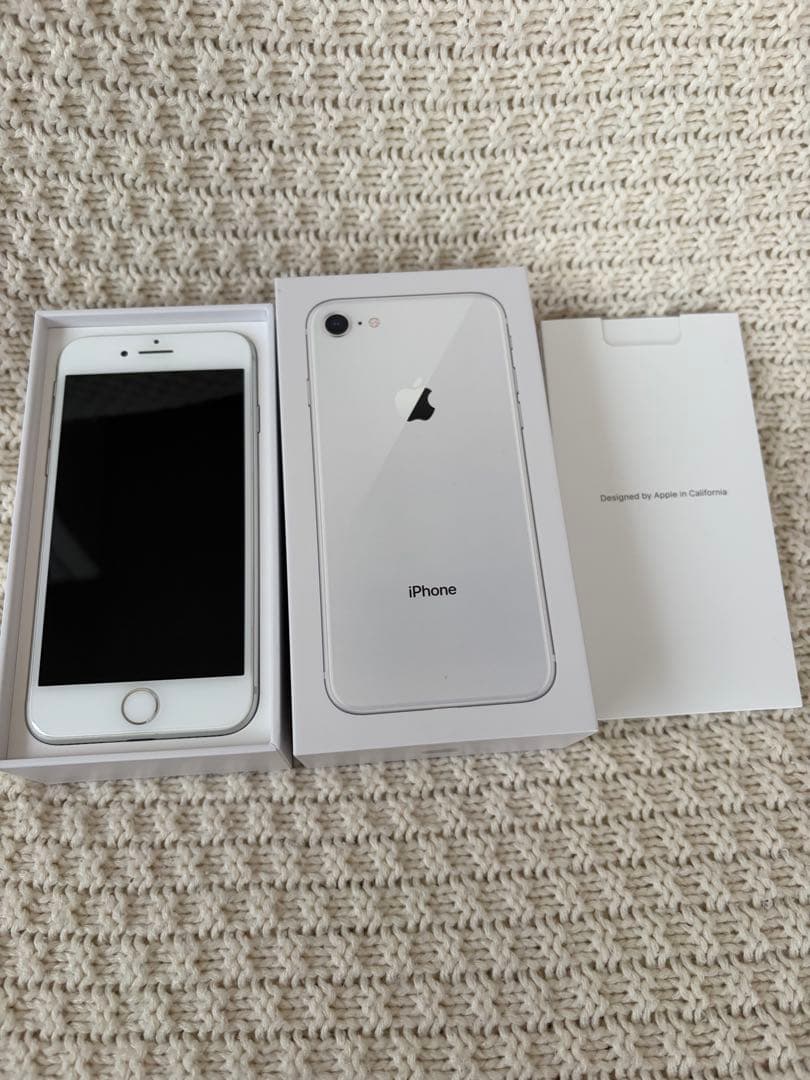 m*n様 Apple iPhone 8 シルバー　本体　SIMフリー　64GB