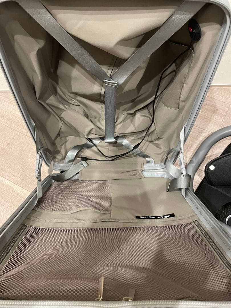 子供が乗れるキャリーケース クッションシート付き乗れるスーツケースイエロー 新品