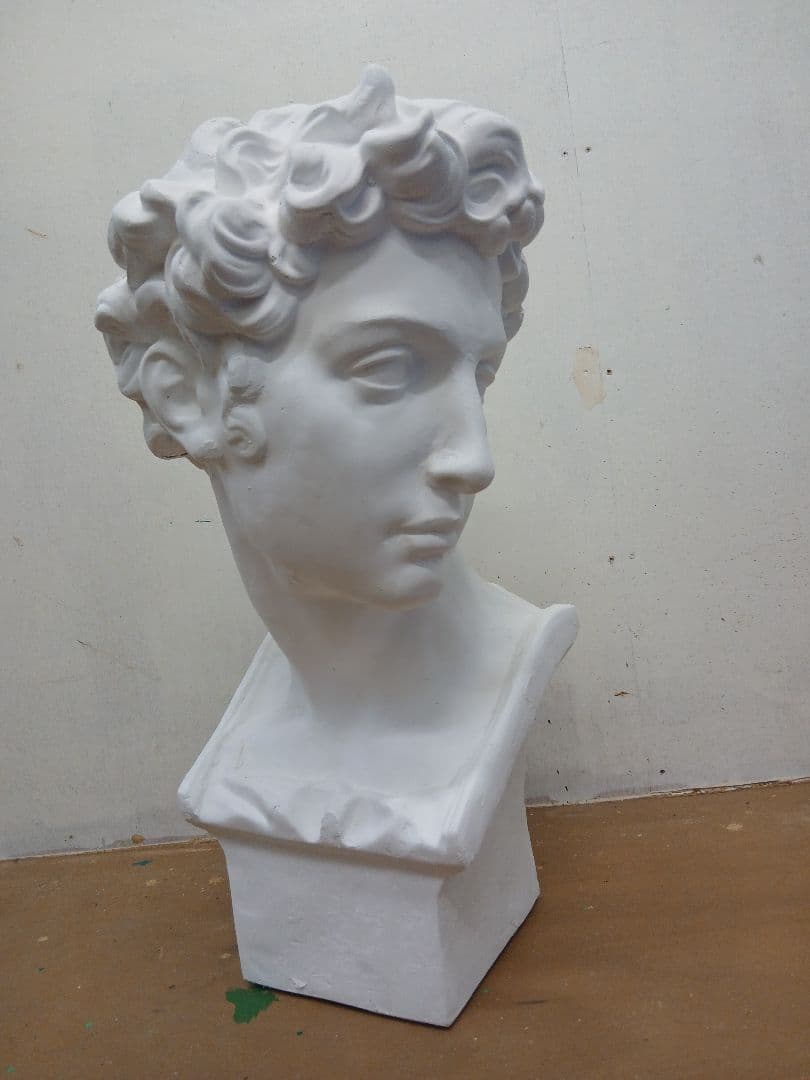 メディチ首像。高さ６０cm