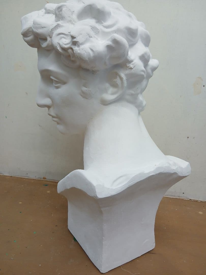 メディチ首像。高さ６０cm