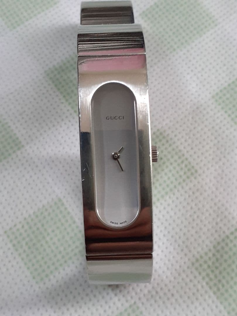 GUCCI シルバー バングル時計