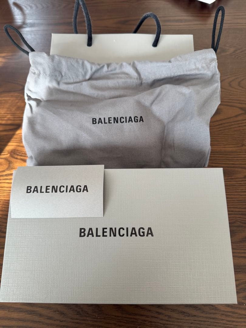 バレンシアガ BALENCIAGA クラシックラウンドファスナー長財布