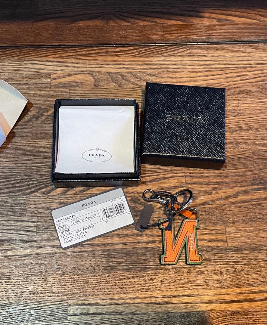 n*.様 PRADA プラダ キーホルダー ロゴ アルファベット