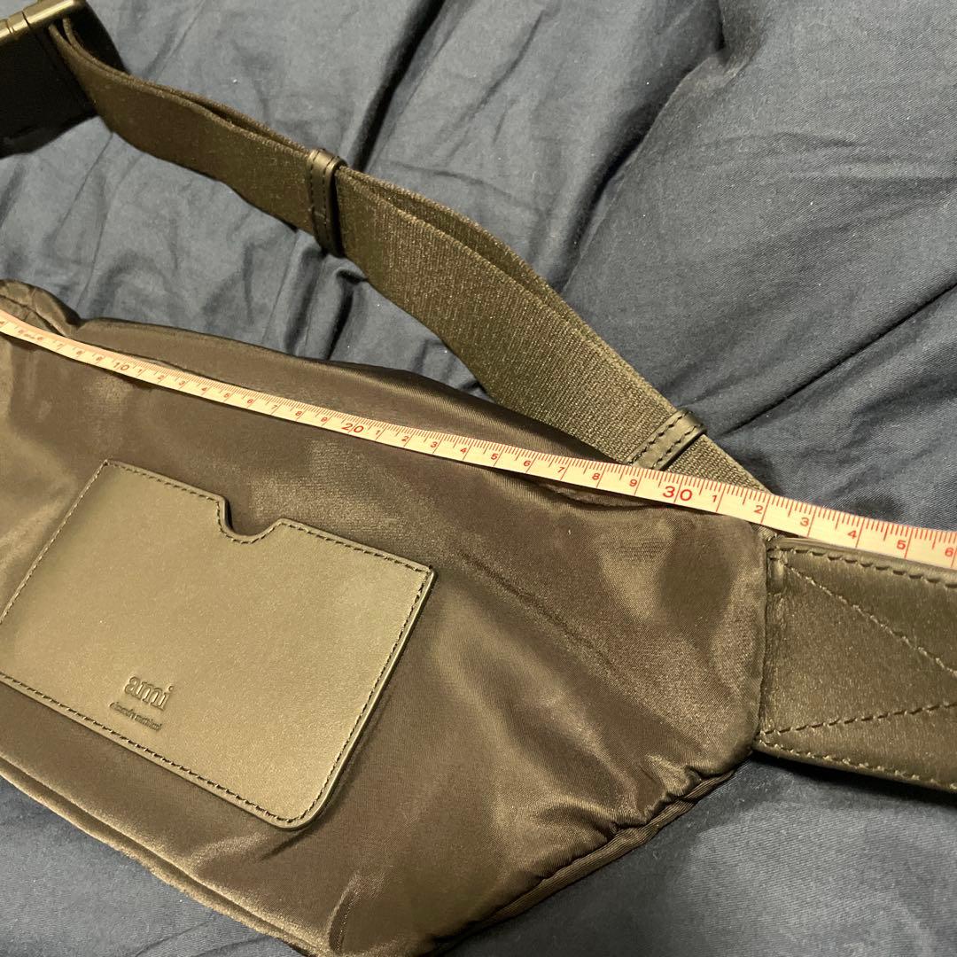 ami ブラック ボディバッグ