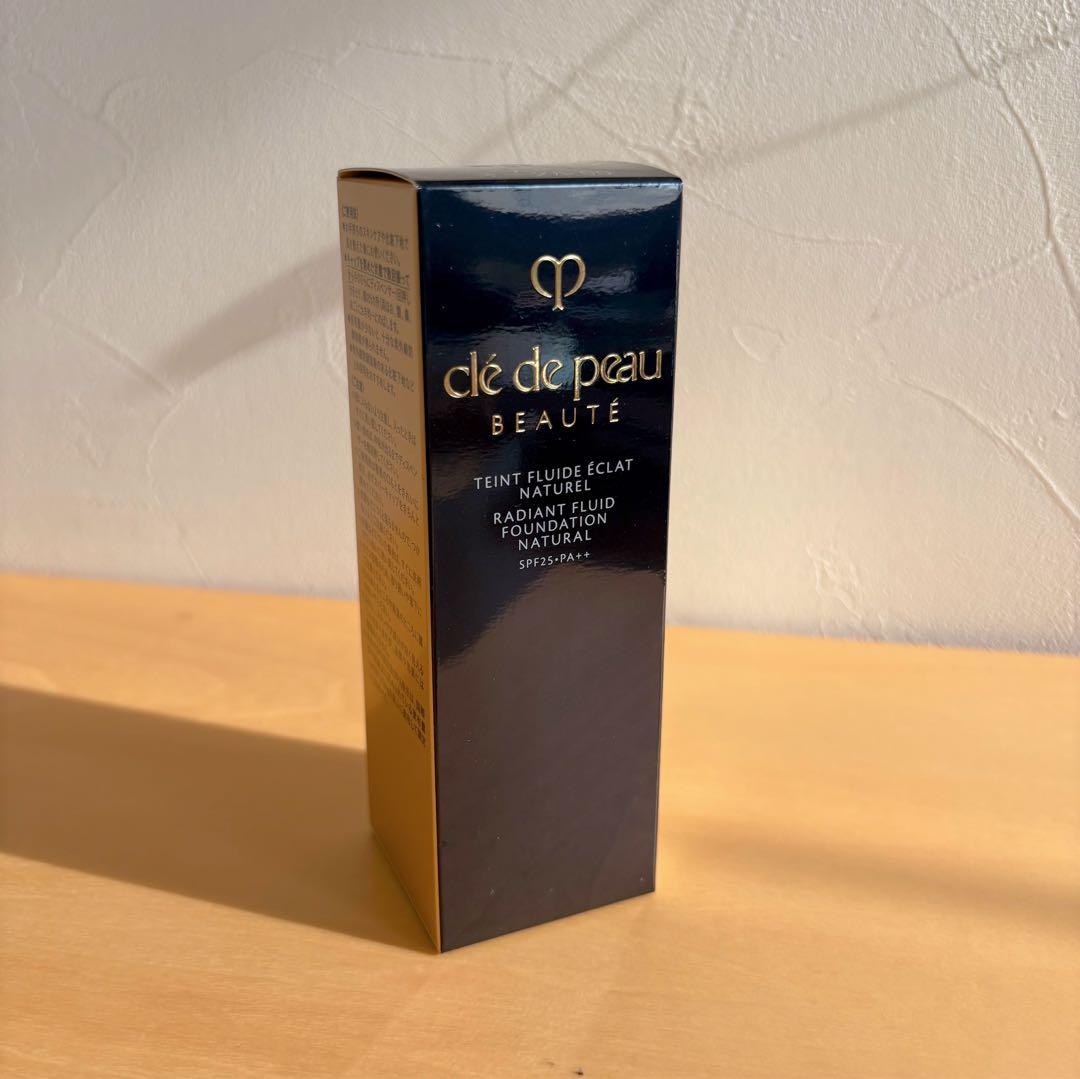 クレ・ド・ポー ボーテ タンフリュイドエクラ ナチュレル オークル00