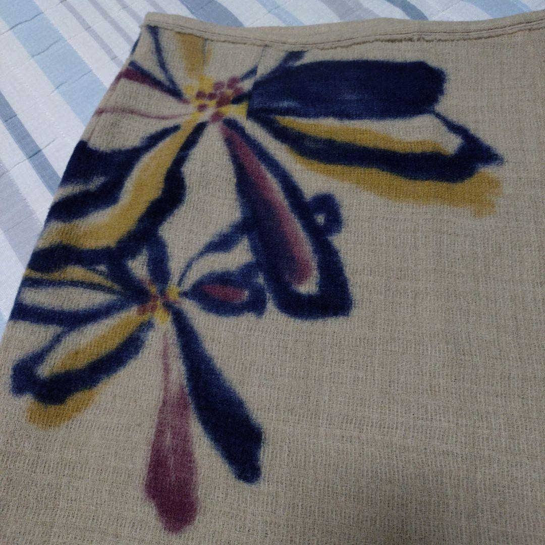 パラスパレス秋冬春　花柄プリント 生成り系ひざ丈スカート