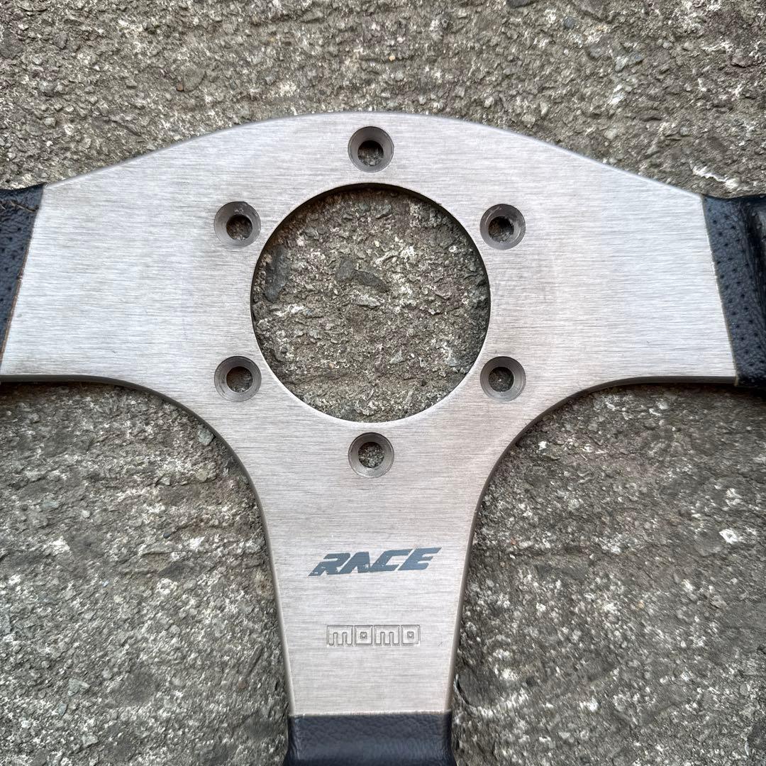 momo ステアリング　ハンドル