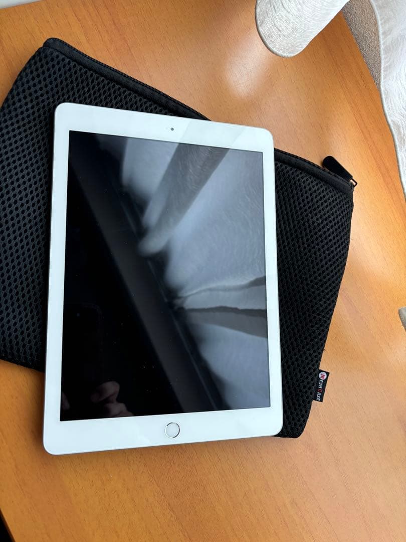 Apple iPad 第6世代　WiFiモデル