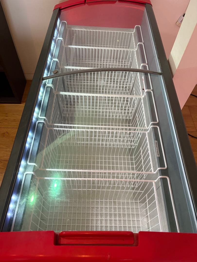 大型冷凍庫 ガラス蓋付き 赤/白