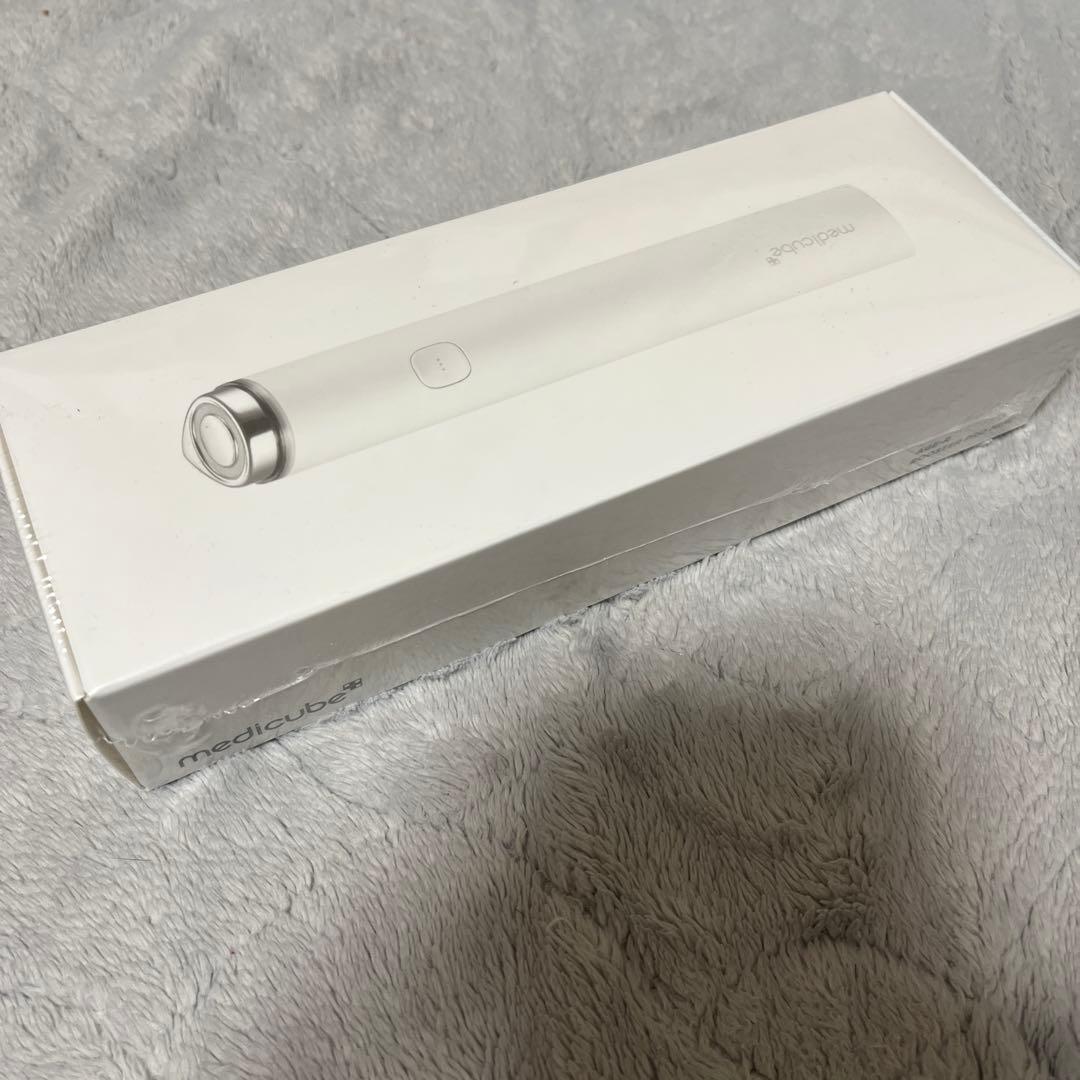 メディキューブ AGE-Rブースタープロ　ホワイト　^_^