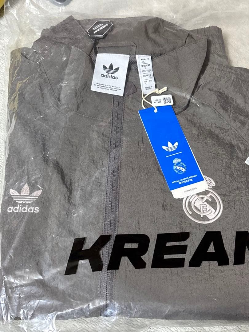 【新品Lサイズ】adidasレアルマドリード トラックジャケット