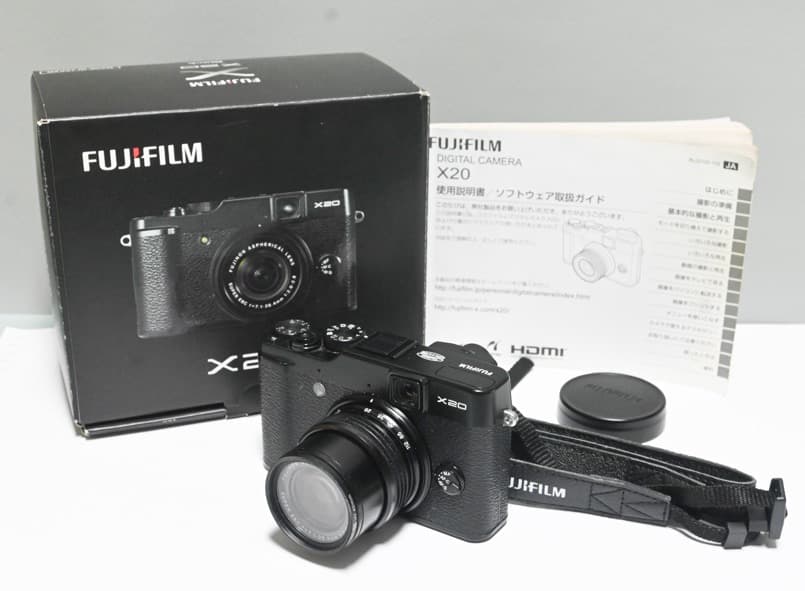 FUJIFILM X20 ブラック 本体・箱・説明書付き　その他付属品たくさん！