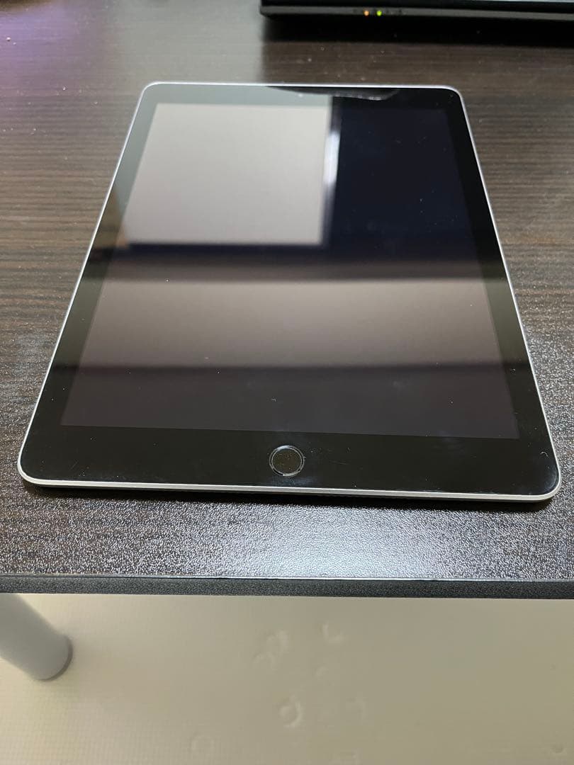 Apple iPad シルバー 2017年モデル 本体　32G
