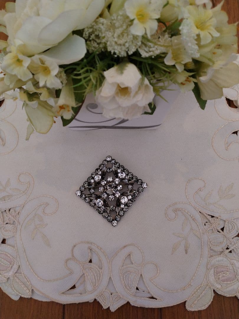 FOXEY ブローチ　ひし形　キラキラ