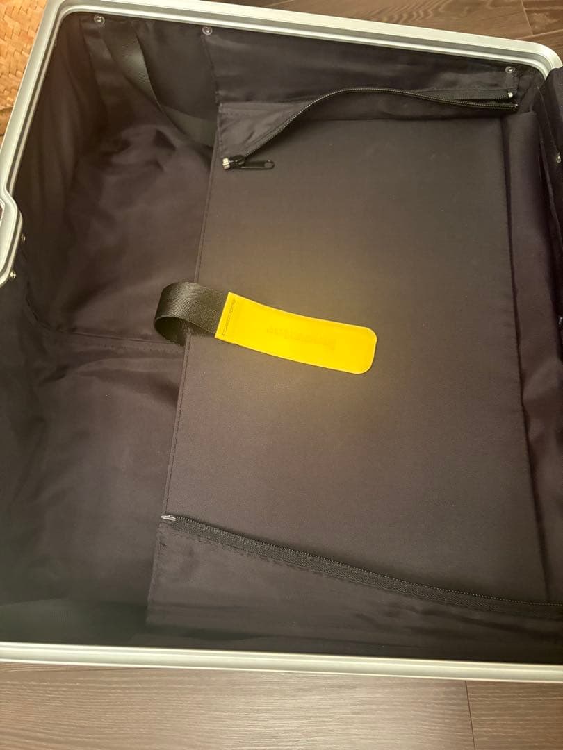 innovatorイノベーター アルミスーツケース スターリングシルバー 42L