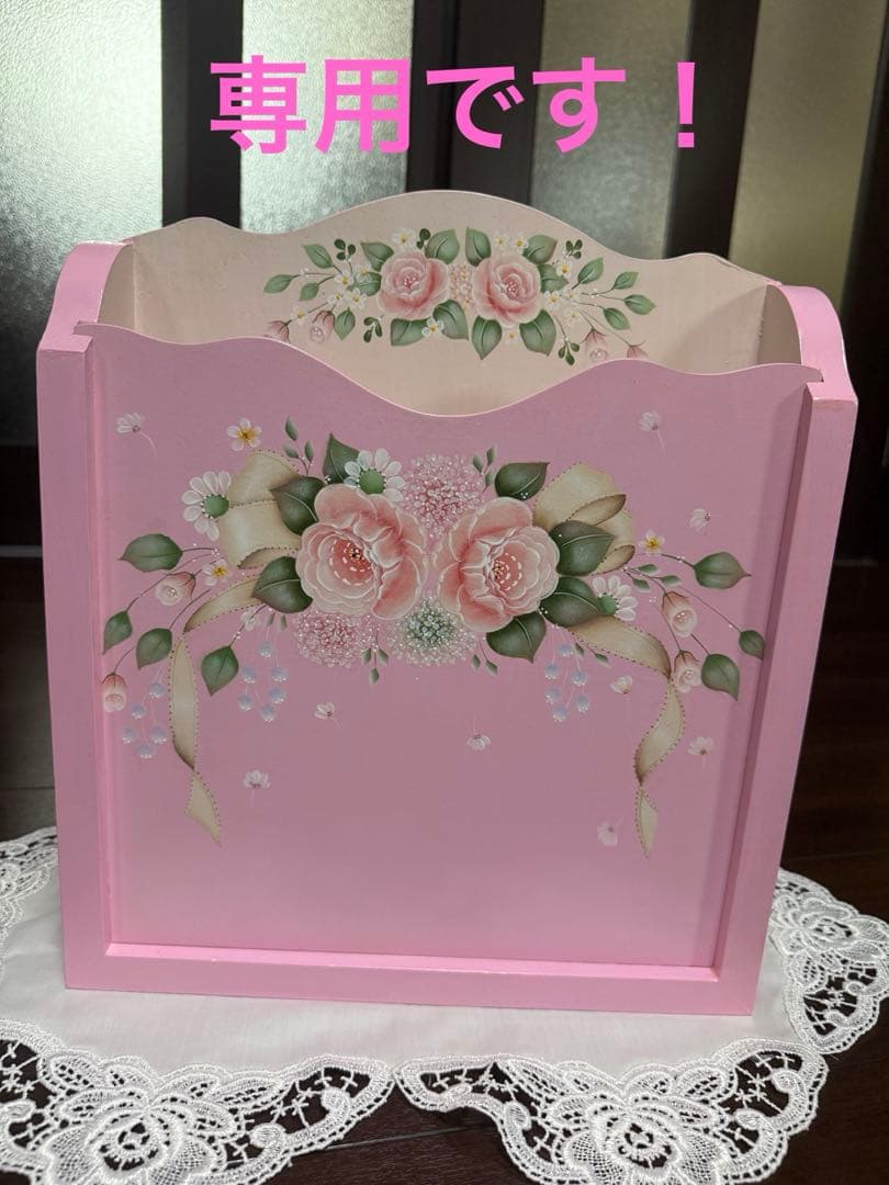 トールペイント作品　ピンクの薔薇とリボン柄　木製収納ボックス