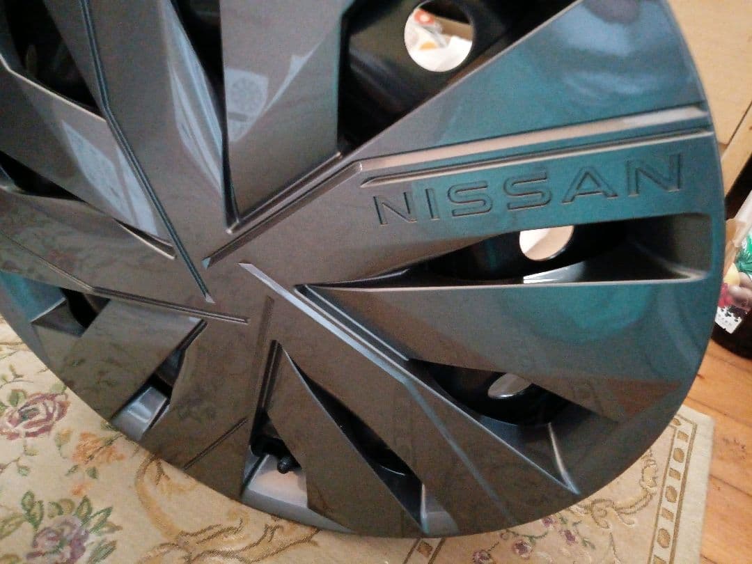 日産セレナC２８新型モデル新品純正スチールホイール＆ホイールキャップ４セット