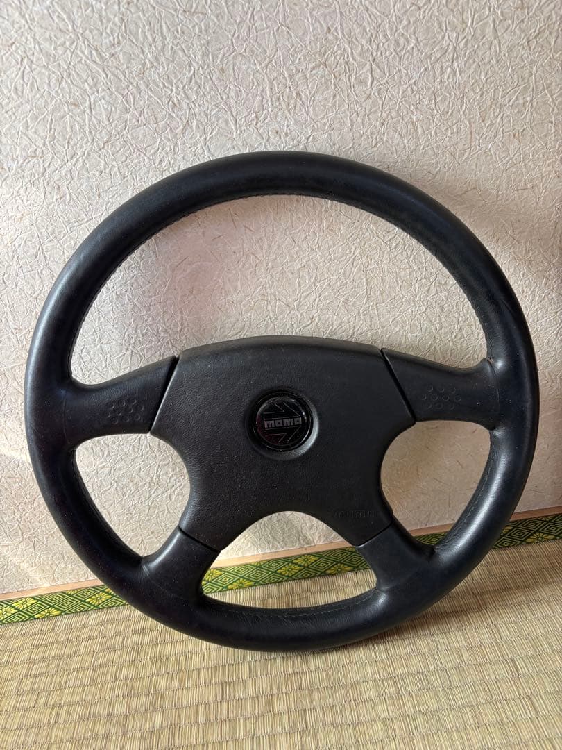 momo スポーツ ステアリングホイール 黒
