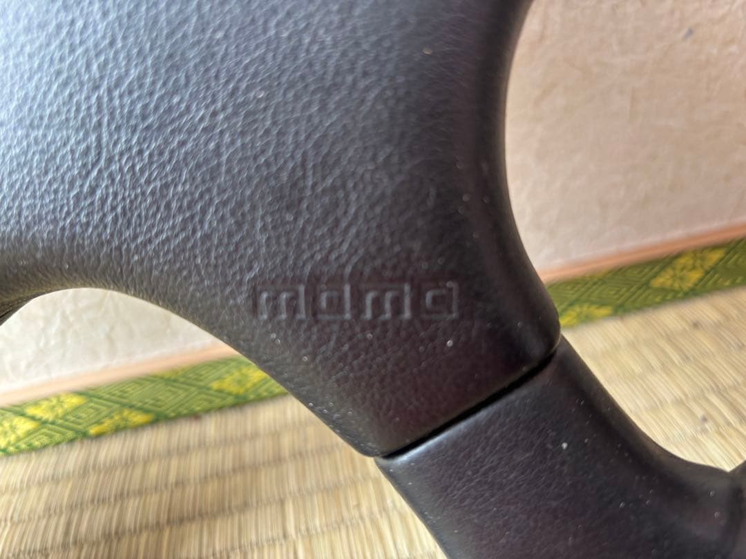 momo スポーツ ステアリングホイール 黒