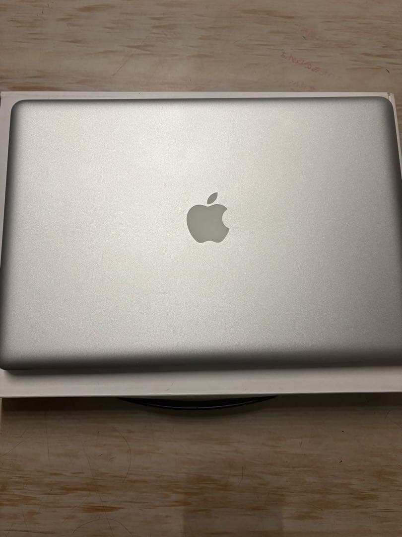 【超美品】MacBook Pro 15インチ　本体（箱、付属品付き）