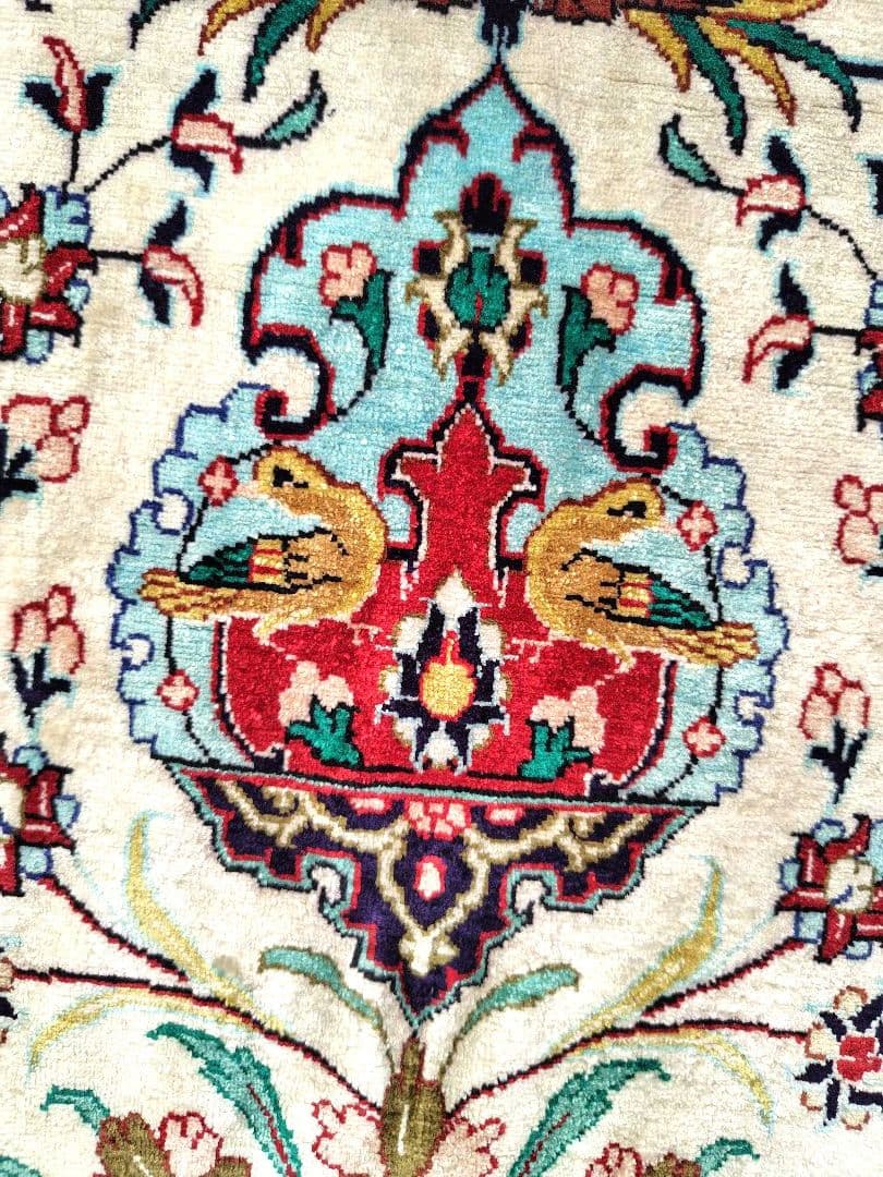 【窓からの眺めは】ペルシャ絨毯　シルク　宮殿　青空　クリスタル　シルク手織り