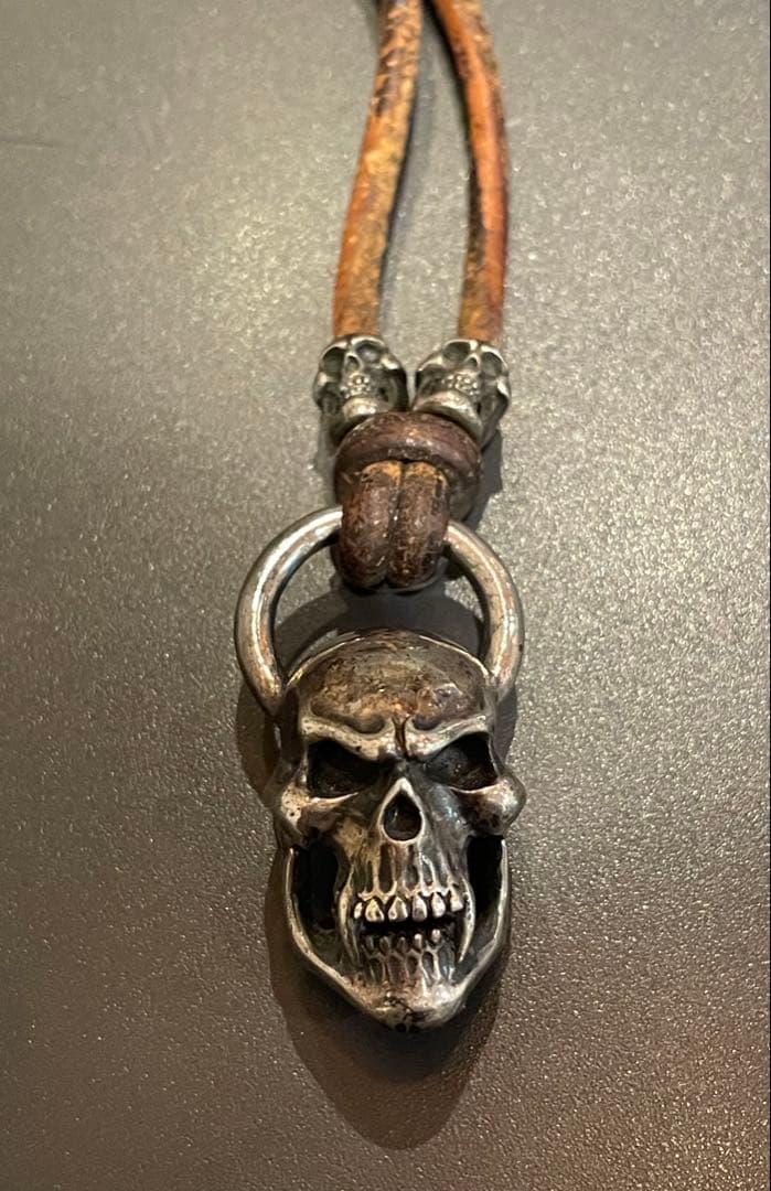 ラットレース　スカルネックレス