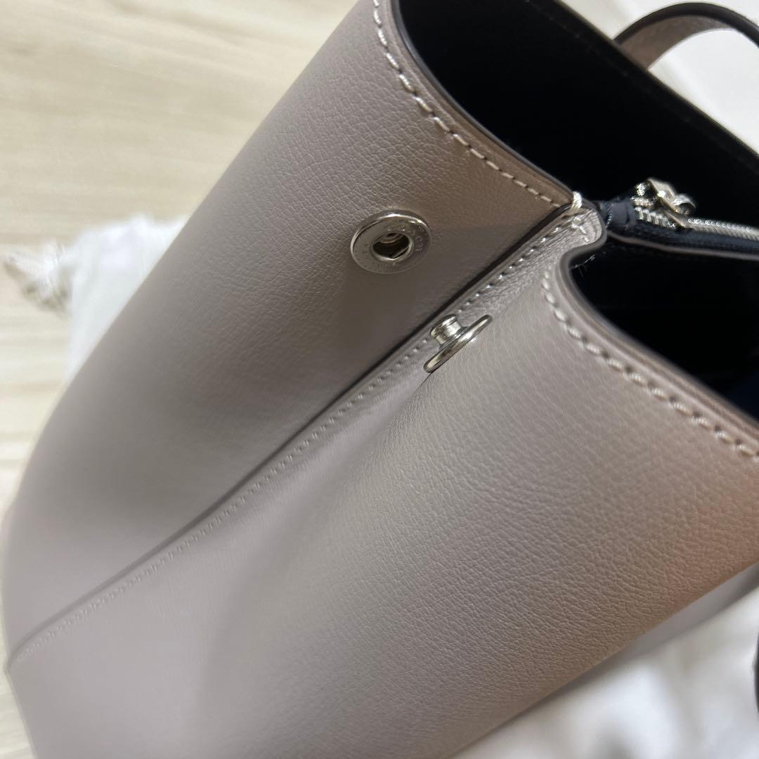 新品 COACH グレージュ ハンドバッグ